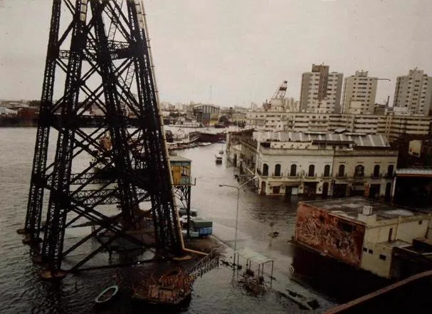Ubicación del mural durante la histórica inundación de La Boca en 1989.