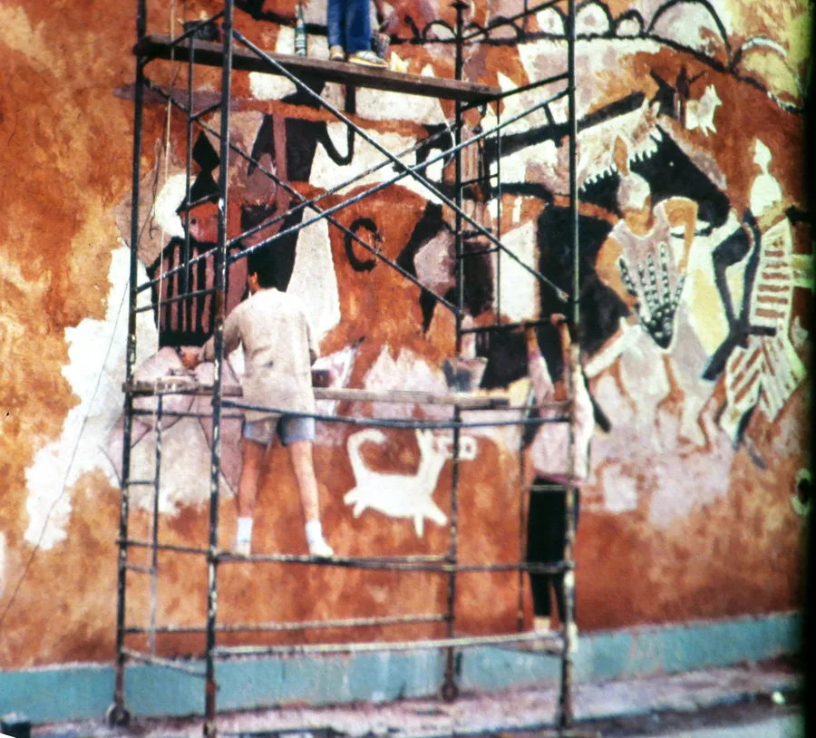 Detalle del trabajo sobre el revoque fresco en 1987.